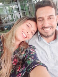 Vanessa e Thiago são pessoas calmas e serenas. Hoje enfrentam a separação pela prisão do marido.