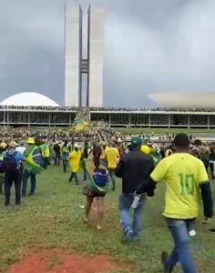 O BRASIL QUE PRENDE CIDADÃOS POR OPINIÃO