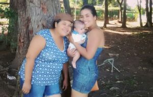 CRIANÇA DE 4 ANOS ESTÁ PRESA JUNTO COM A MÃE