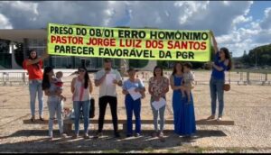 FAMÍLIA SE MANIFESTA PELA SOLTURA DE PASTOR EM FRENTE AO STF